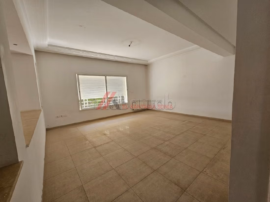 Maestosa residenza di lusso in affitto a Khezama. Superficie di 400 m². Climatizzazione. 