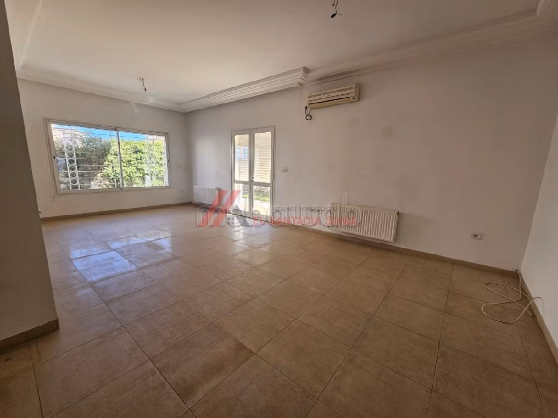 Maestosa residenza di lusso in affitto a Khezama. Superficie di 400 m². Climatizzazione. 