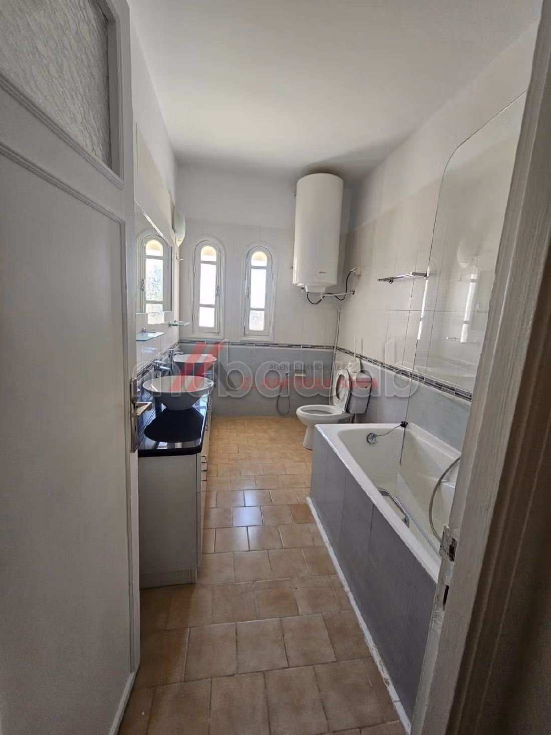Maestosa residenza di lusso in affitto a Khezama. Superficie di 400 m². Climatizzazione. 