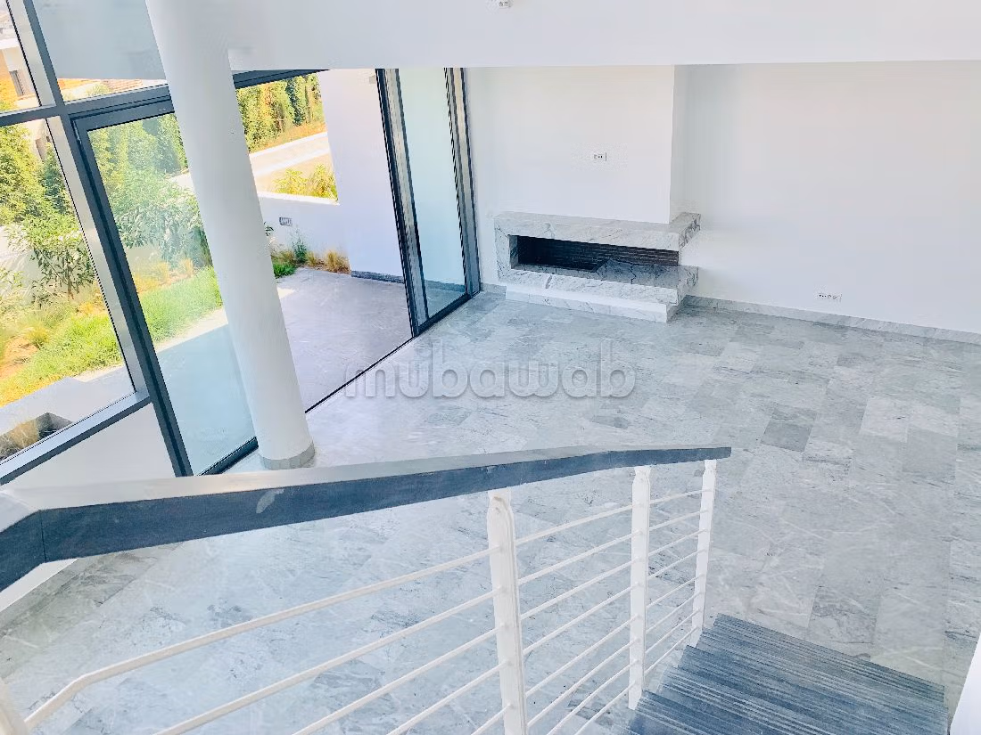 Lovely apartment for rent in Ville Verte. 4 large rooms. Air conditioning and fireplace