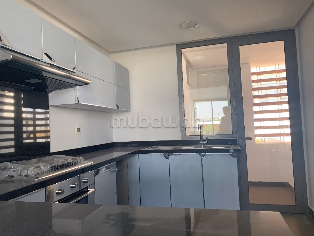 Lovely apartment for rent in Ville Verte. 4 large rooms. Air conditioning and fireplace