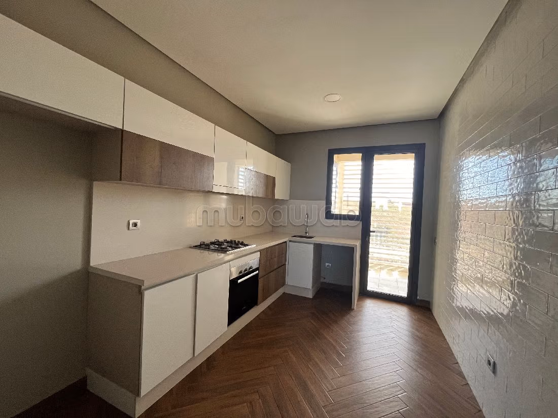 Affitta il tuo appartamento. Superficie totale 180 m². Con ascensore e terrazzo. 