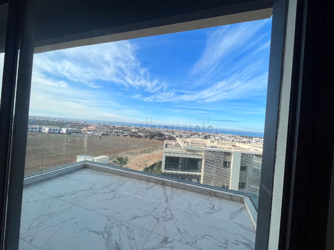 Affitta il tuo appartamento. Superficie totale 180 m². Con ascensore e terrazzo. 