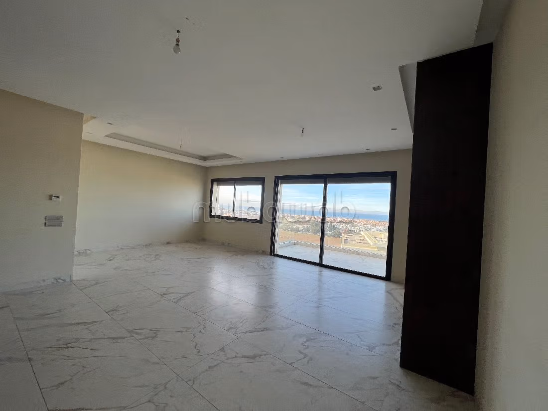 Affitta il tuo appartamento. Superficie totale 180 m². Con ascensore e terrazzo. 