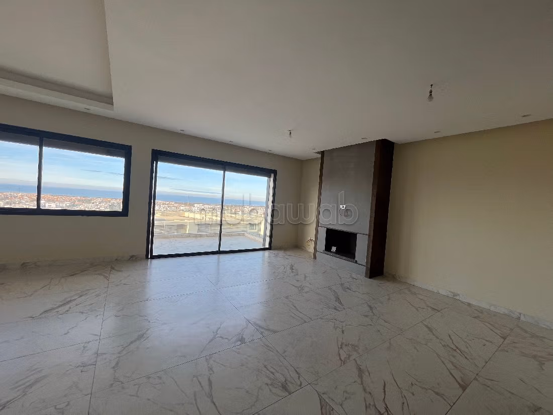 Affitta il tuo appartamento. Superficie totale 180 m². Con ascensore e terrazzo. 