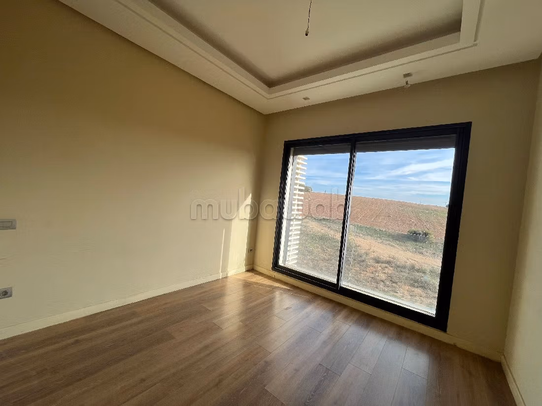 Affitta il tuo appartamento. Superficie totale 180 m². Con ascensore e terrazzo. 