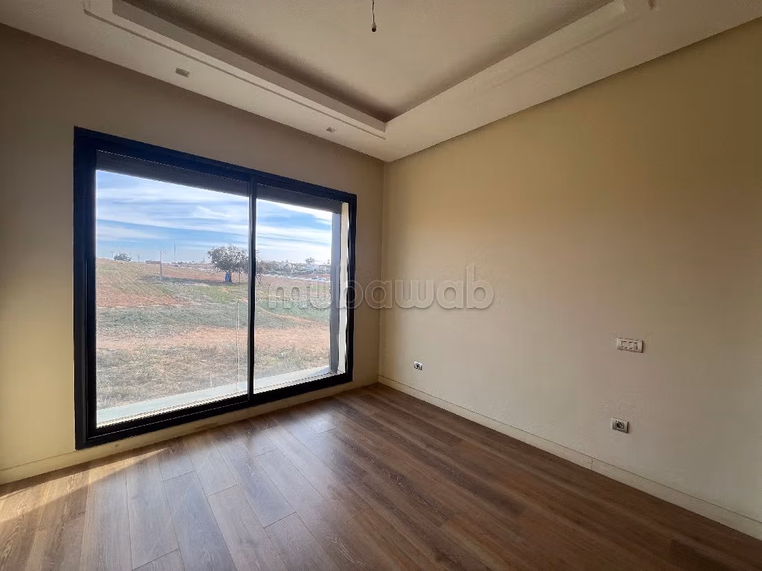 Affitta il tuo appartamento. Superficie totale 180 m². Con ascensore e terrazzo. 