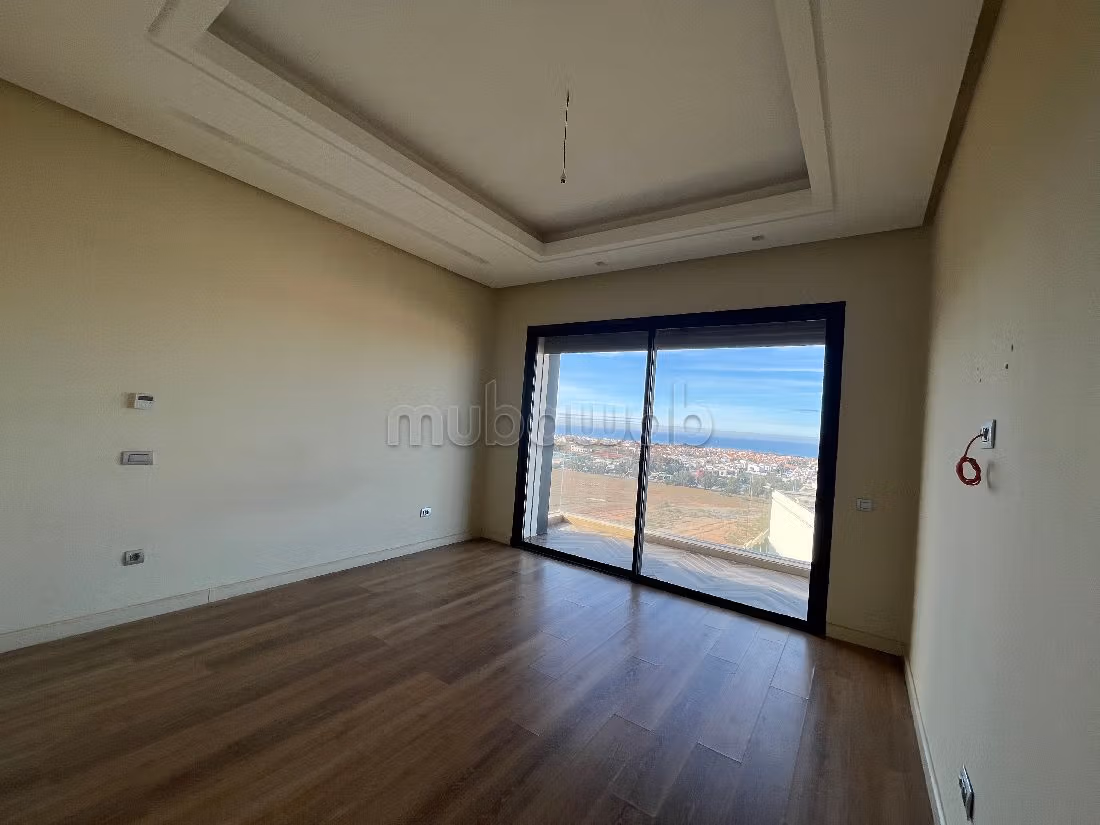 Affitta il tuo appartamento. Superficie totale 180 m². Con ascensore e terrazzo. 