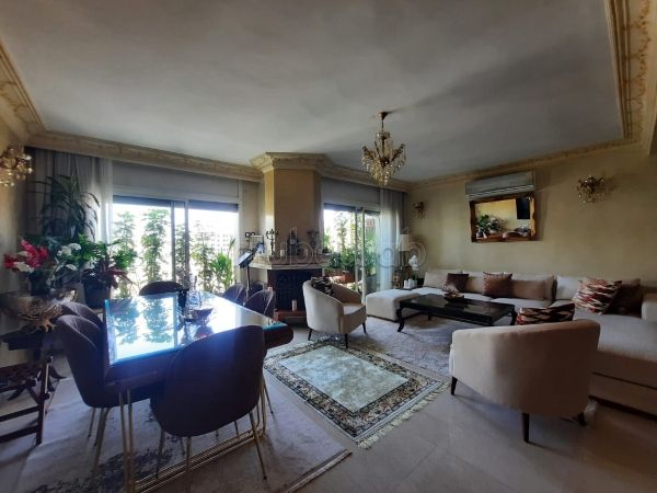 Sale of a lovely apartment in Californie. 3 lovely rooms. Parking spaces and terrace