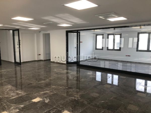 À louer un bureau de 600m2 au lac3