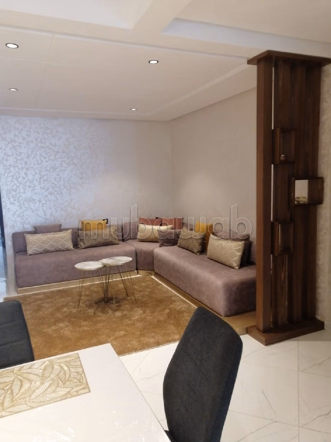 Apartments for rent in Mimosas. 3 lovely rooms. Caretaker service available, air conditioning