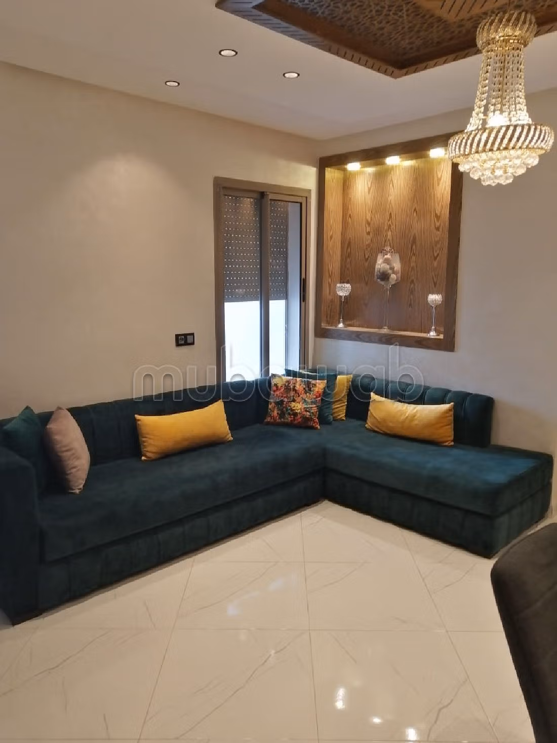 Apartments for rent in Mimosas. 3 lovely rooms. Caretaker service available, air conditioning