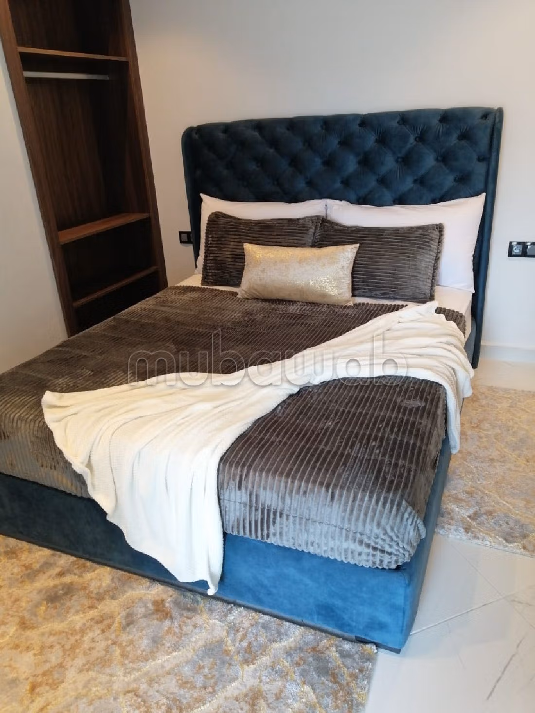 Apartments for rent in Mimosas. 3 lovely rooms. Caretaker service available, air conditioning