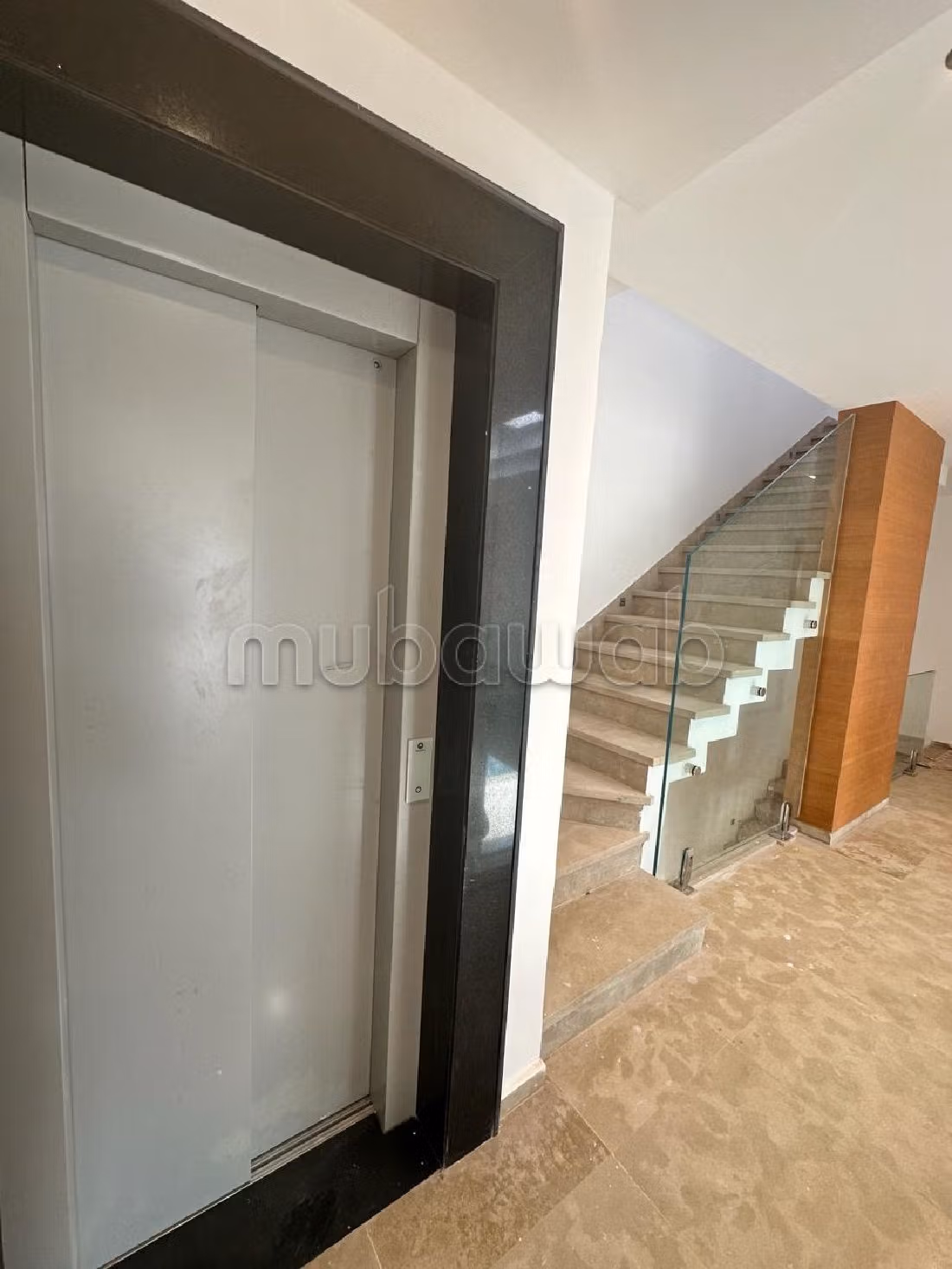 فيلا ممتازة للبيع ب طريق تحناوت. 4 غرف جميلة. إطلالة جبلية ، التدفئة المركزية. 