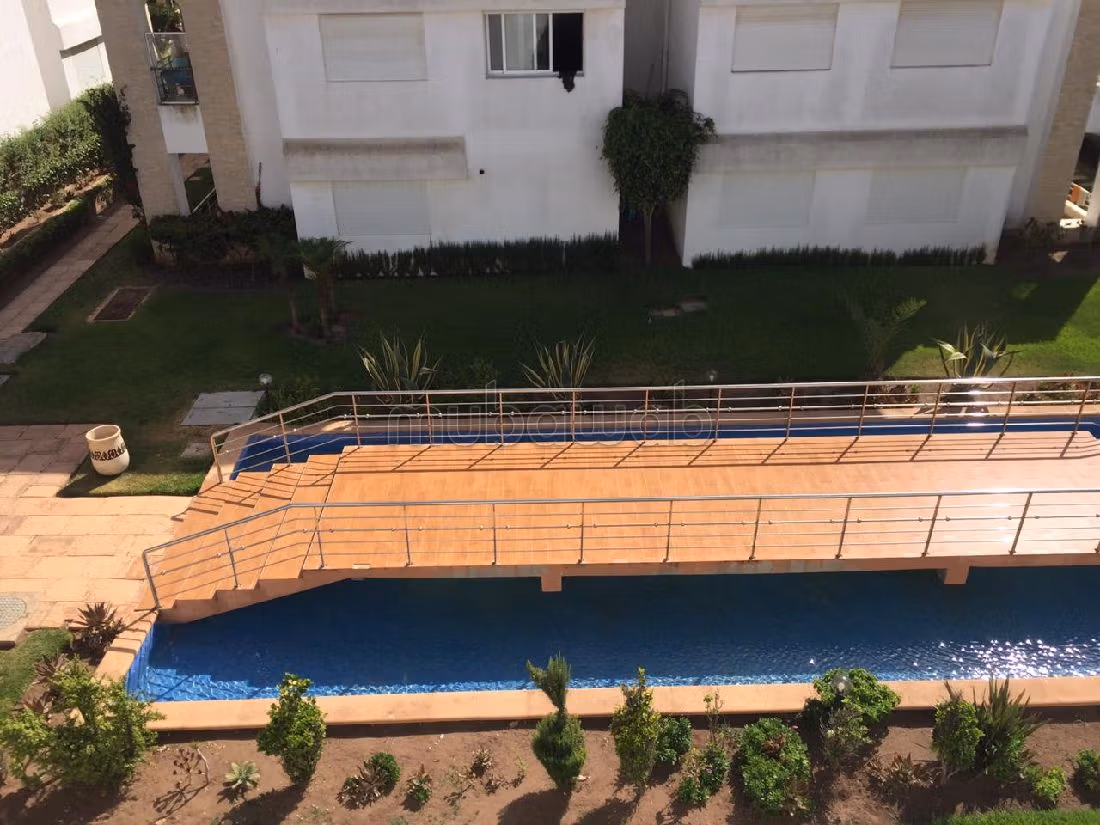 Busca pisos en venta. 4 habitaciones grandes. Calefacción central