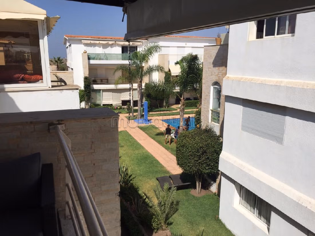 Busca pisos en venta. 4 habitaciones grandes. Calefacción central