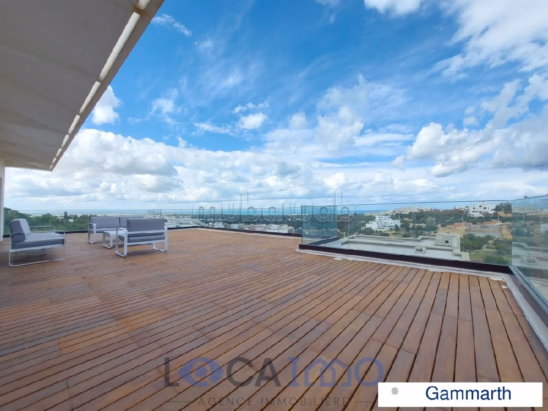 Affitto di un bellissimo appartamento a Gammarth. Superficie 330 m². Terrazzo e garage. 