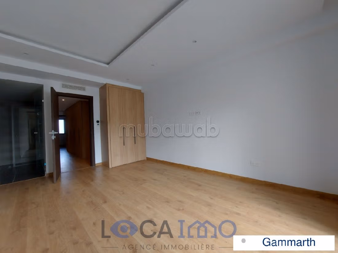 Affitto di un bellissimo appartamento a Gammarth. Superficie 330 m². Terrazzo e garage. 