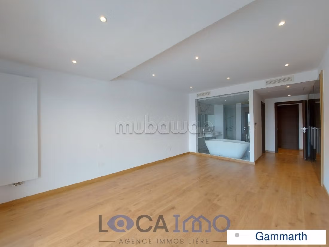 Affitto di un bellissimo appartamento a Gammarth. Superficie 330 m². Terrazzo e garage. 
