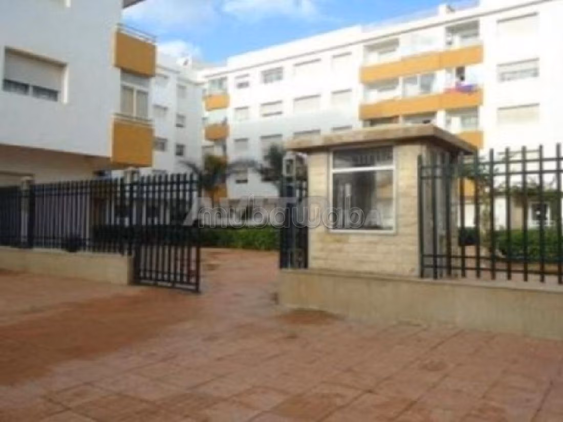 Sell apartment. Surface area 82 m². Satellite dish system and secured residence. 