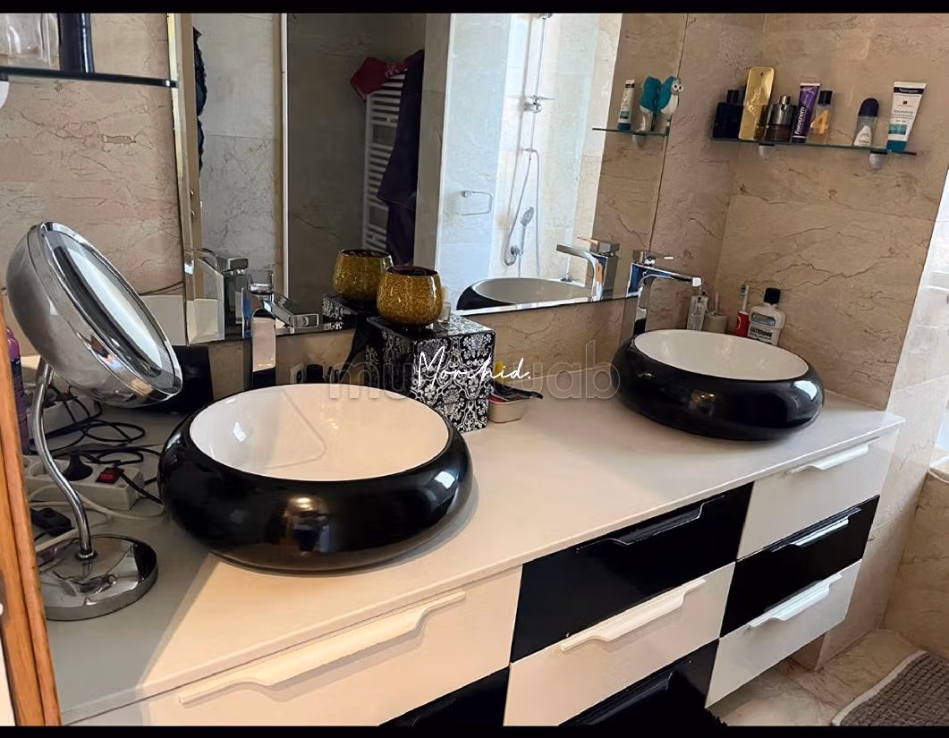 Vendita di un bell'appartamento. Superficie di 213 m². arredato.