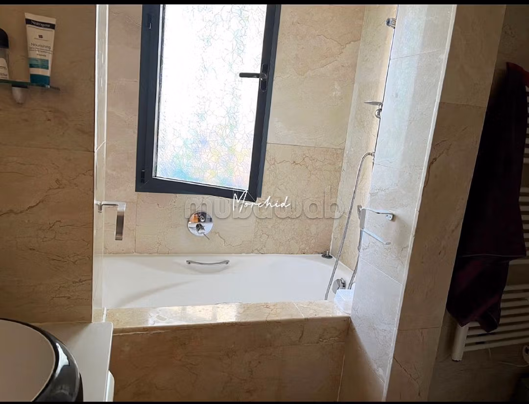 Vendita di un bell'appartamento. Superficie di 213 m². arredato.