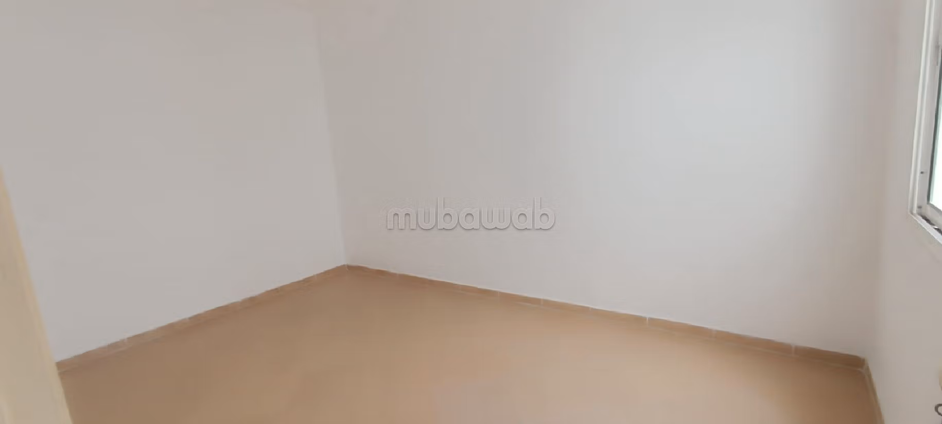 شقة جميلة للبيع بوسط المدينة. 3 قطع مريحة. إقامة بالبواب. 