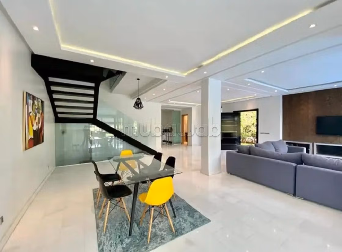 Fabulous house for sale. Dimension 561 m². Swimming pool. 