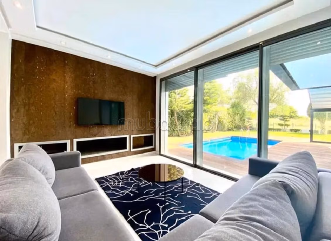 Fabulous house for sale. Dimension 561 m². Swimming pool. 