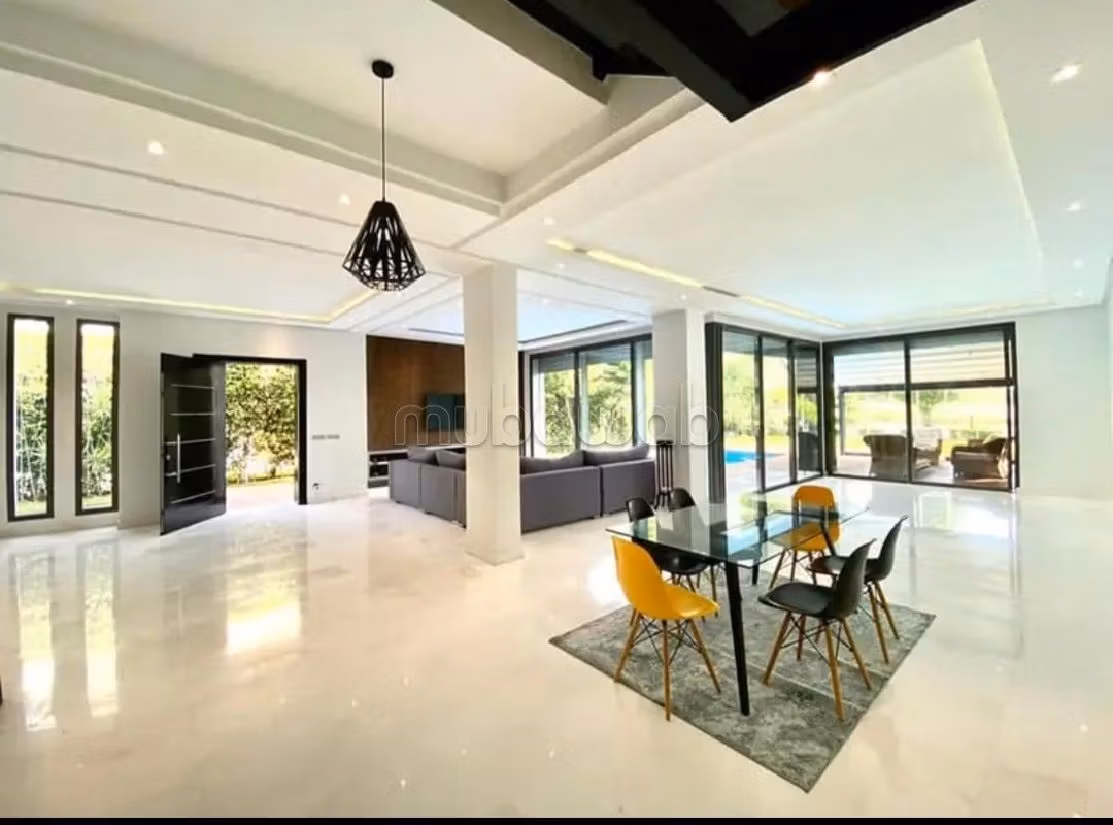 Fabulous house for sale. Dimension 561 m². Swimming pool. 