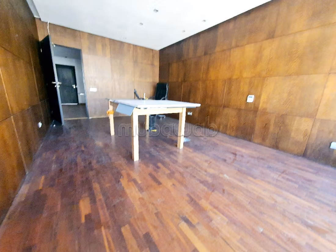 Offices for sale in Racine. Dimension 150 m². Caretaker service available, air conditioning