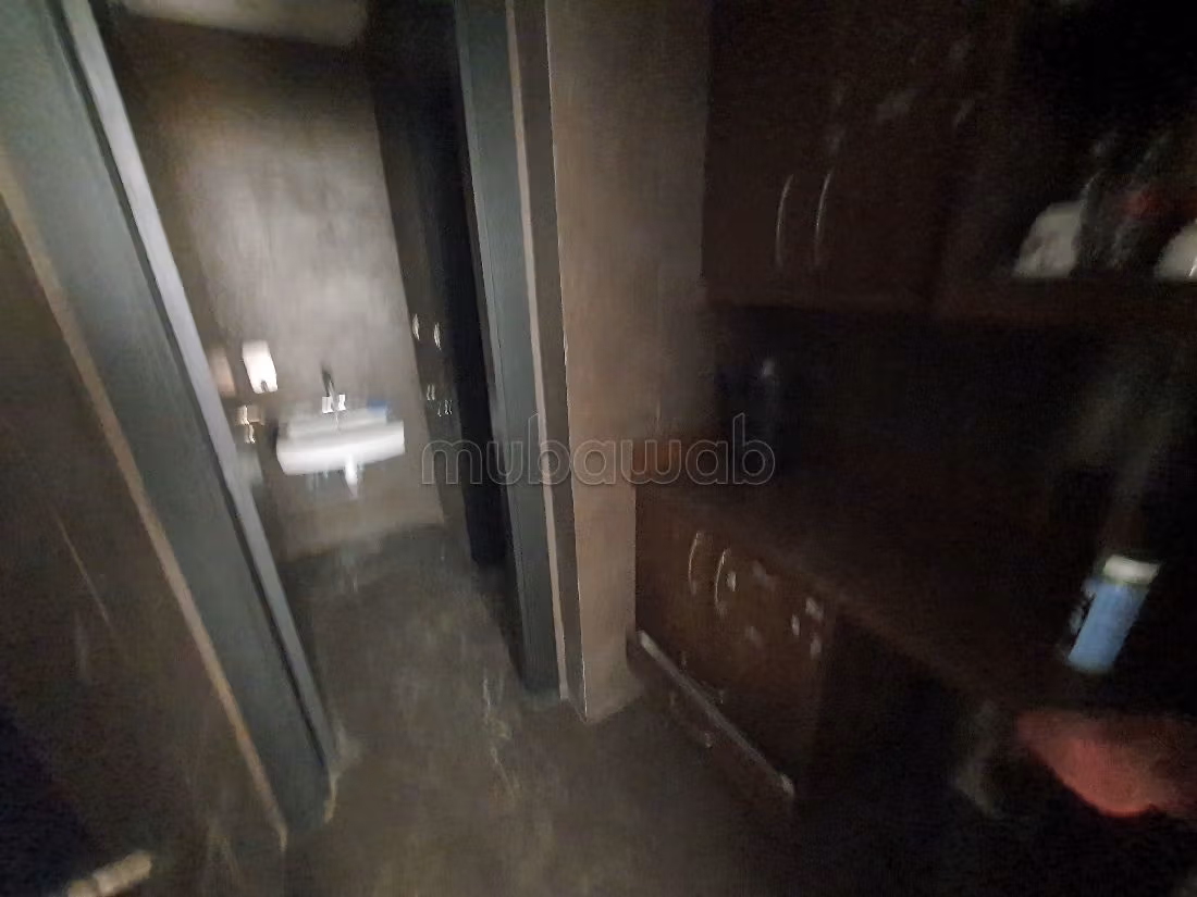 Offices for sale in Racine. Dimension 150 m². Caretaker service available, air conditioning