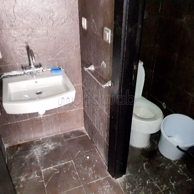 Offices for sale in Racine. Dimension 150 m². Caretaker service available, air conditioning