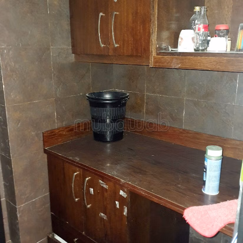 Offices for sale in Racine. Dimension 150 m². Caretaker service available, air conditioning