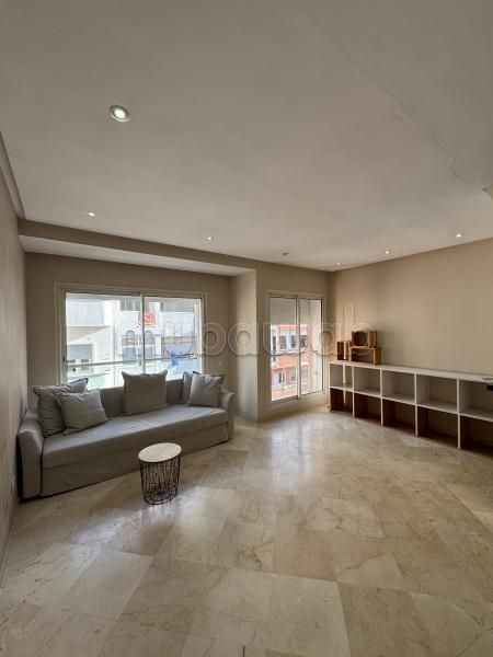 Apartment for rent in Bourgogne Est. 1 Room. Storage unit