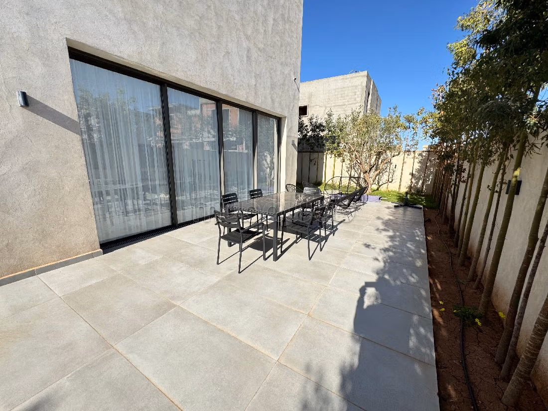 Fabulous house for sale in Amelkis. 4 lovely rooms. Well furnished. 