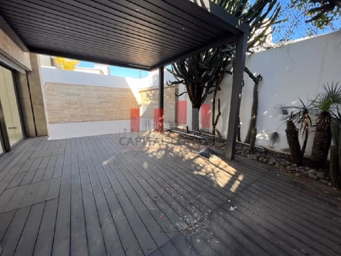 فيلا فاخرة للبيع بمرس السلطان. 4 غرف. الراحة الكاملة مع حمام سباحة ومدفأة