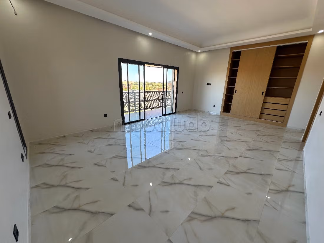 Luxury home for sale in Route de l'Ourika. Area 580 m². Swimming pool and air conditioning. 