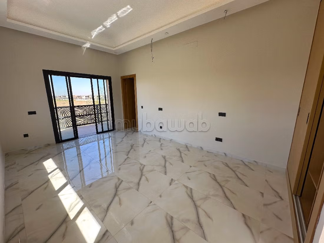 Luxury home for sale in Route de l'Ourika. Area 580 m². Swimming pool and air conditioning. 