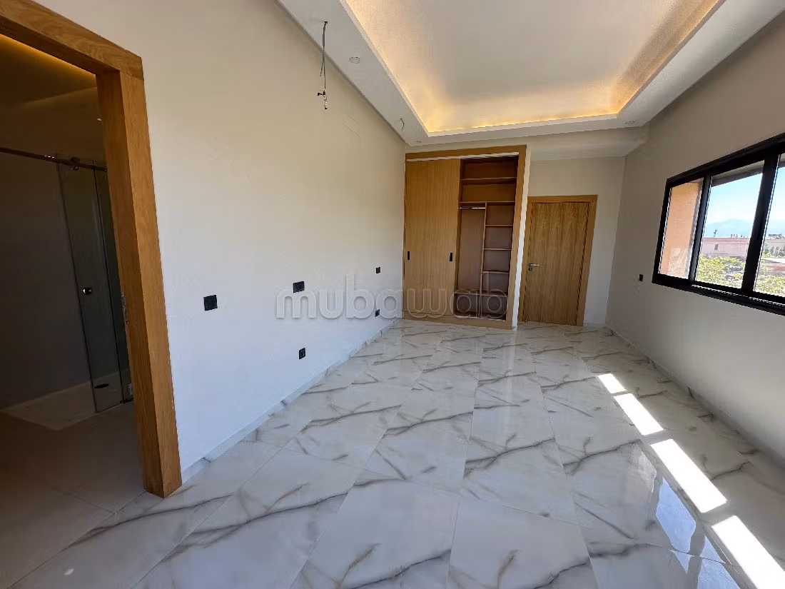 Luxury home for sale in Route de l'Ourika. Area 580 m². Swimming pool and air conditioning. 