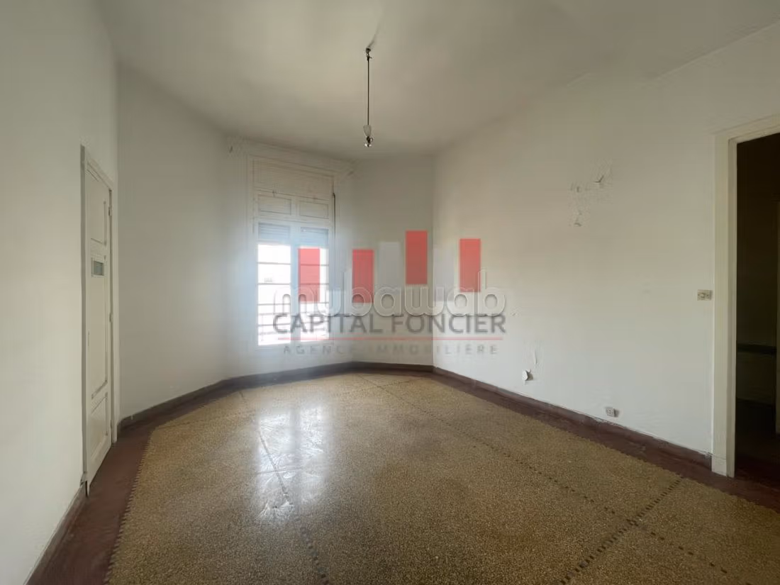 Appartamento in vendita a Centre Ville. Superficie di 198 m². Con ascensore e terrazzo