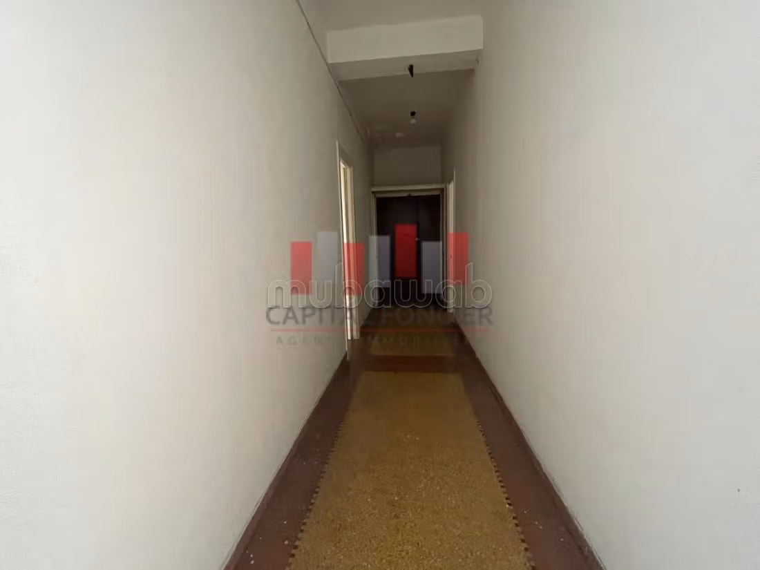 Appartamento in vendita a Centre Ville. Superficie di 198 m². Con ascensore e terrazzo