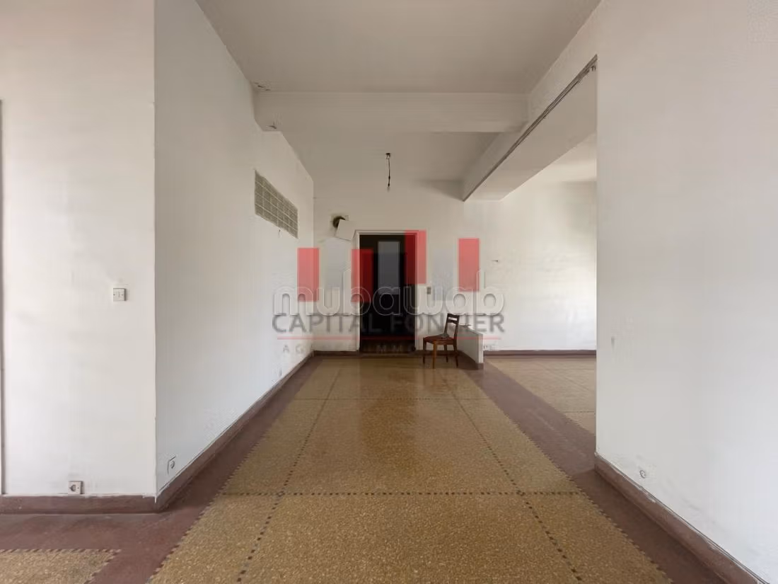 Appartamento in vendita a Centre Ville. Superficie di 198 m². Con ascensore e terrazzo