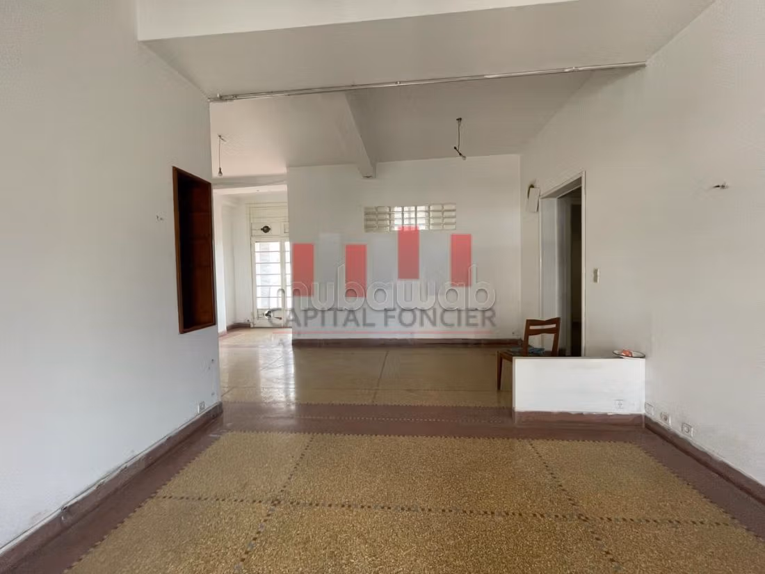 Appartamento in vendita a Centre Ville. Superficie di 198 m². Con ascensore e terrazzo