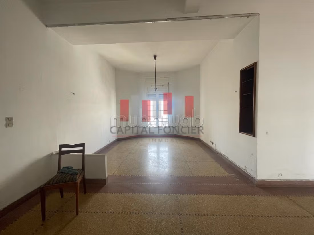 Appartamento in vendita a Centre Ville. Superficie di 198 m². Con ascensore e terrazzo