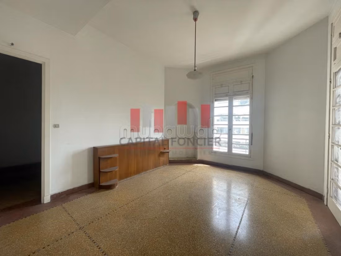 Appartamento in vendita a Centre Ville. Superficie di 198 m². Con ascensore e terrazzo