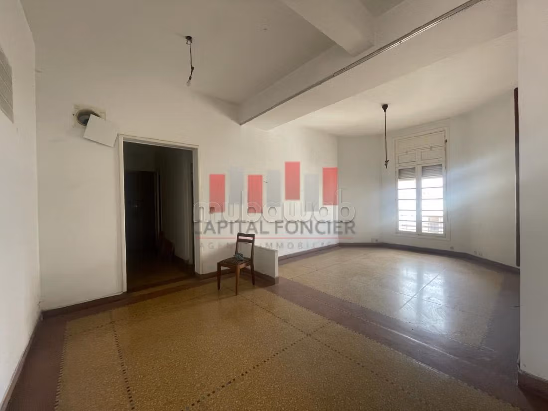 Appartamento in vendita a Centre Ville. Superficie di 198 m². Con ascensore e terrazzo