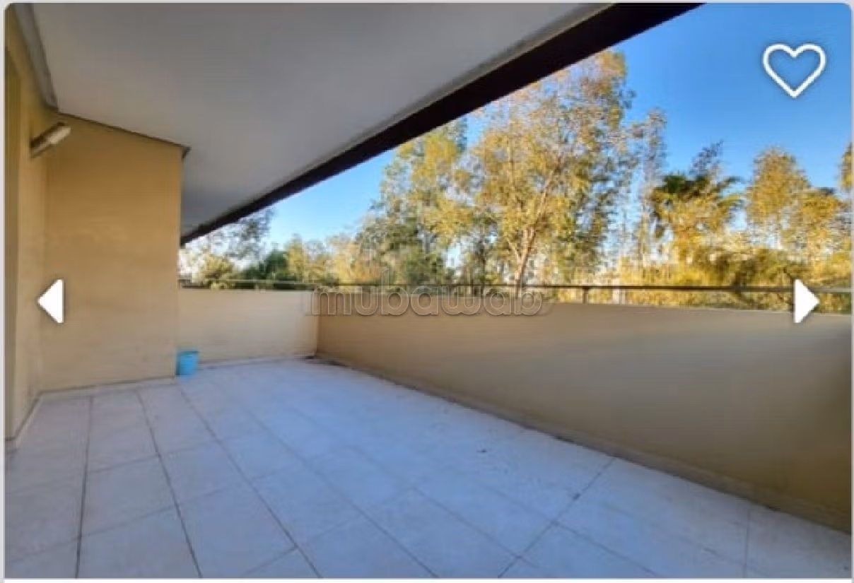 Maestosa villa in affitto. 4 belle camere da letto. Piscina e camino. 