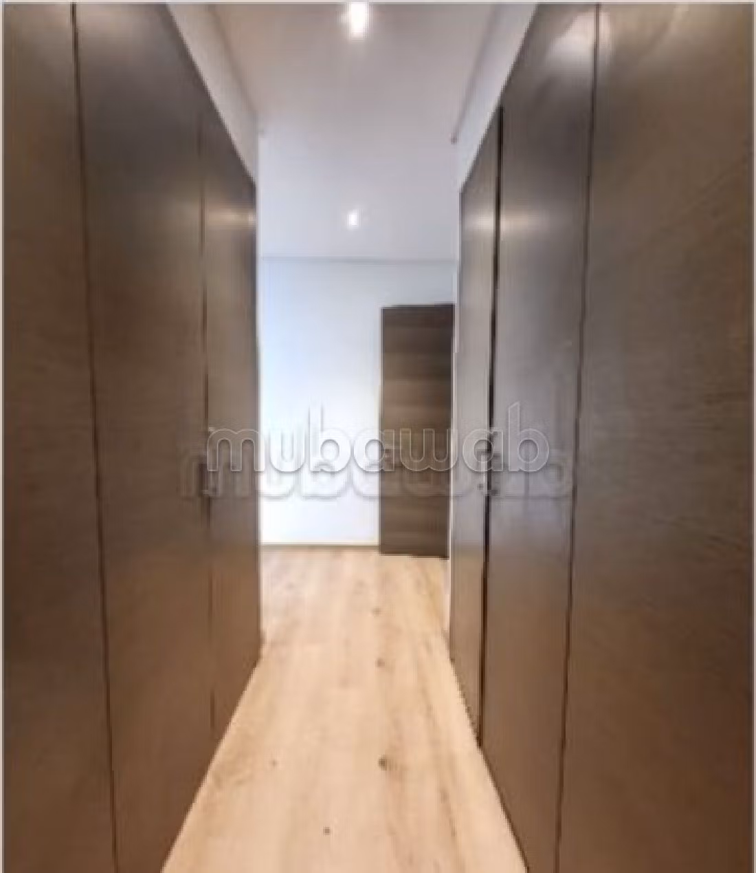 Maestosa villa in affitto. 4 belle camere da letto. Piscina e camino. 