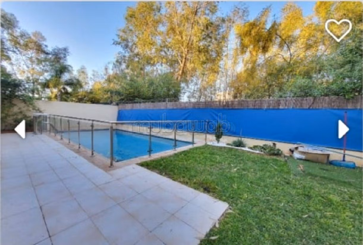 Maestosa villa in affitto. 4 belle camere da letto. Piscina e camino. 